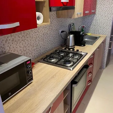 Igi Red Flat With Free Private Parking